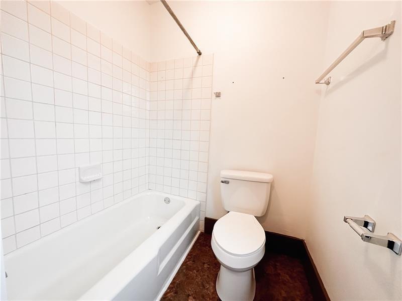 818 Beaver Road Ambridge, PA 15003 - Photo 24 of 36 Unit 2 BATH
