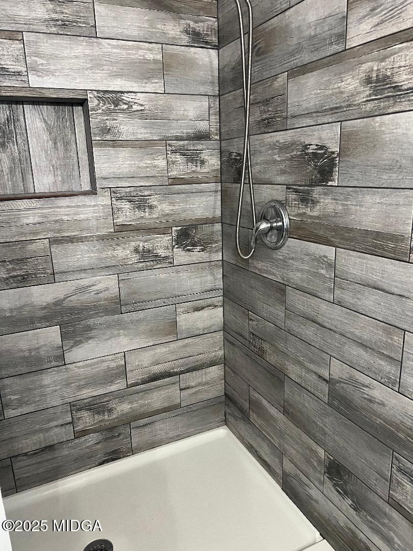 198 Apple Valley Road Macon, GA 31217 - Photo 7 of 12 a close view of closet