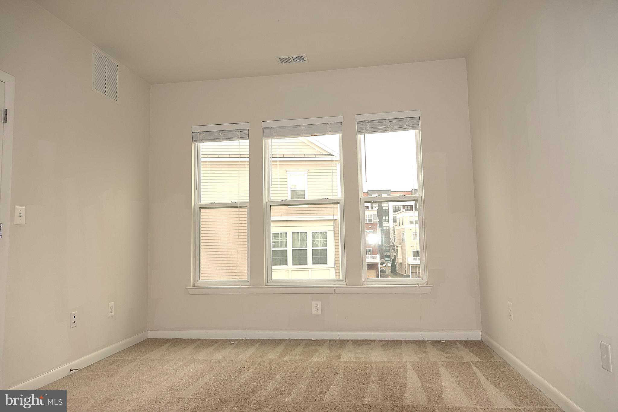 110 Strummer Lane Gaithersburg, MD 20878 - Photo 11 of 22 a view of an empty room with a window