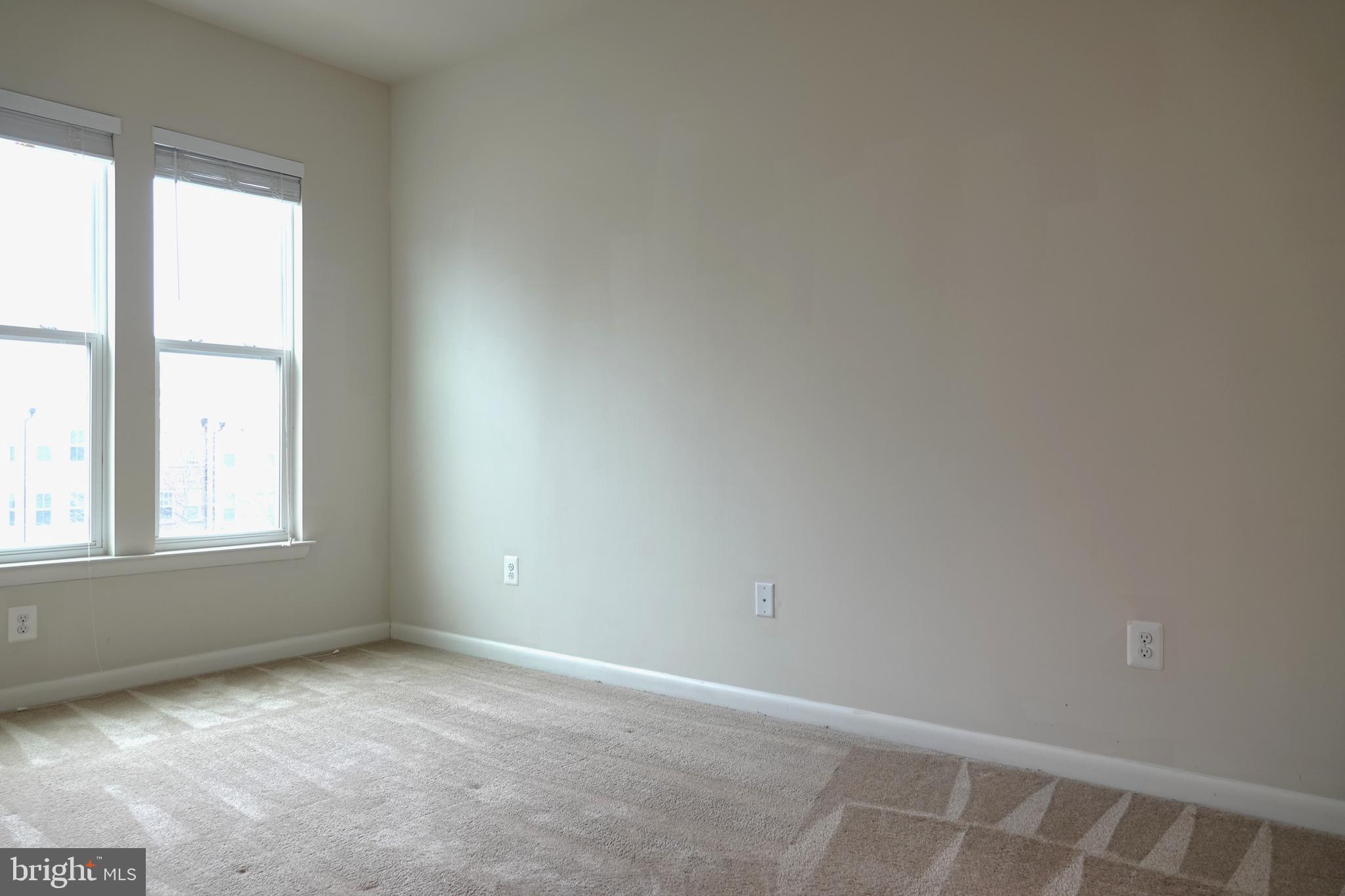 110 Strummer Lane Gaithersburg, MD 20878 - Photo 14 of 22 an empty room with a window