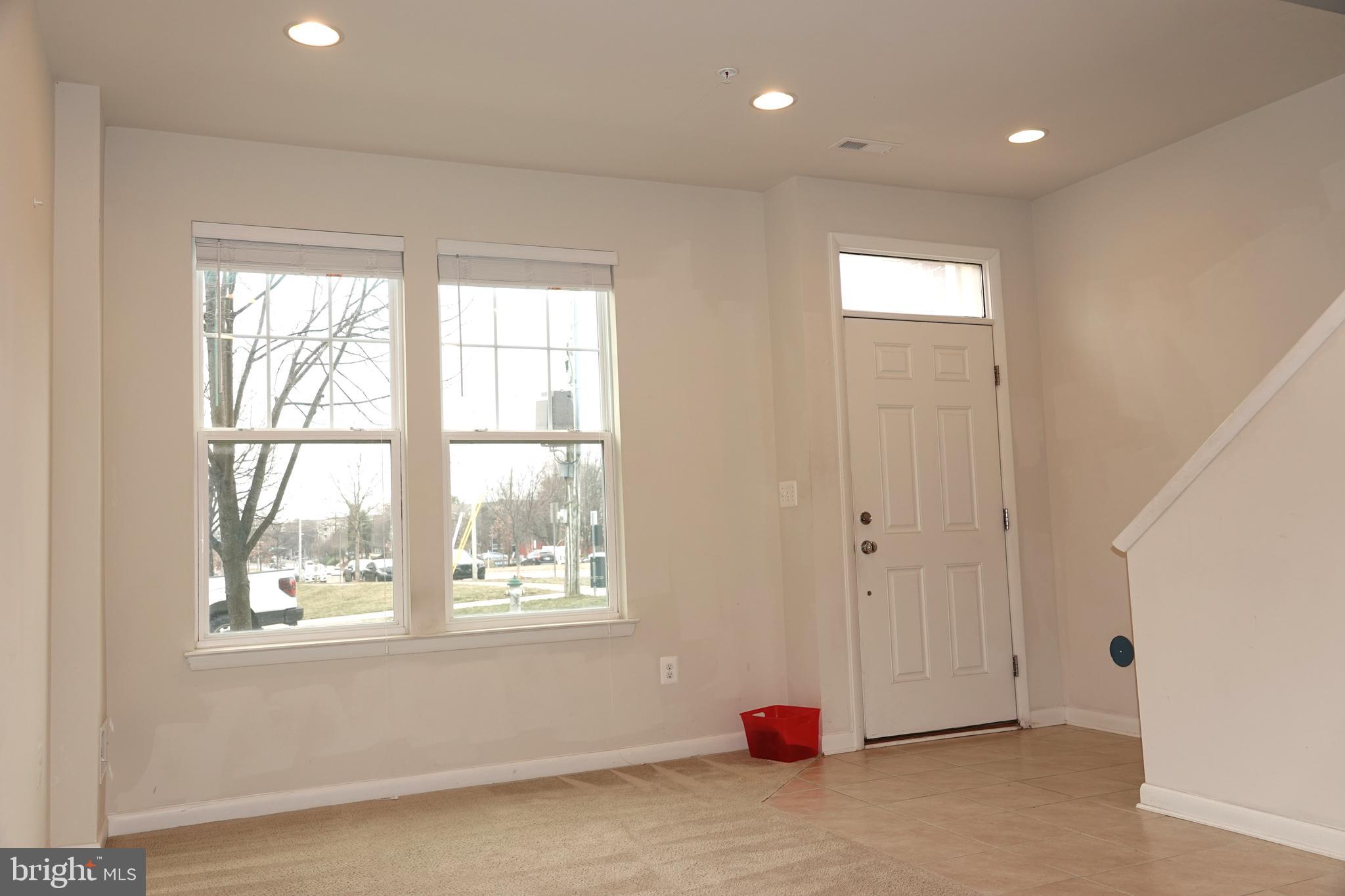 110 Strummer Lane Gaithersburg, MD 20878 - Photo 7 of 22 a view of an empty room with a window