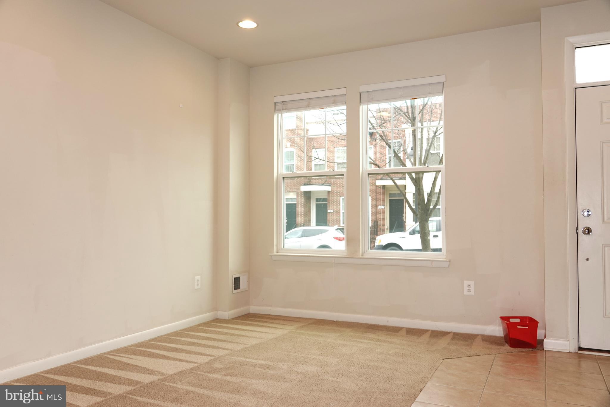 110 Strummer Lane Gaithersburg, MD 20878 - Photo 8 of 22 a view of an empty room with a window