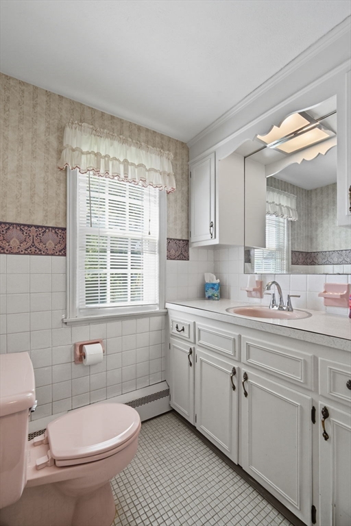 43 Greenleaf Avenue West Springfield, MA 01089 - Photo 22 of 37 a bathroom with a sink a toilet and shower