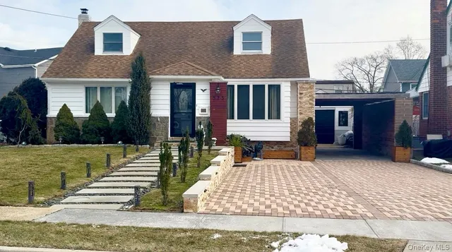 $869,000 | 573 Martin Road, Franklin Square, NY 11010