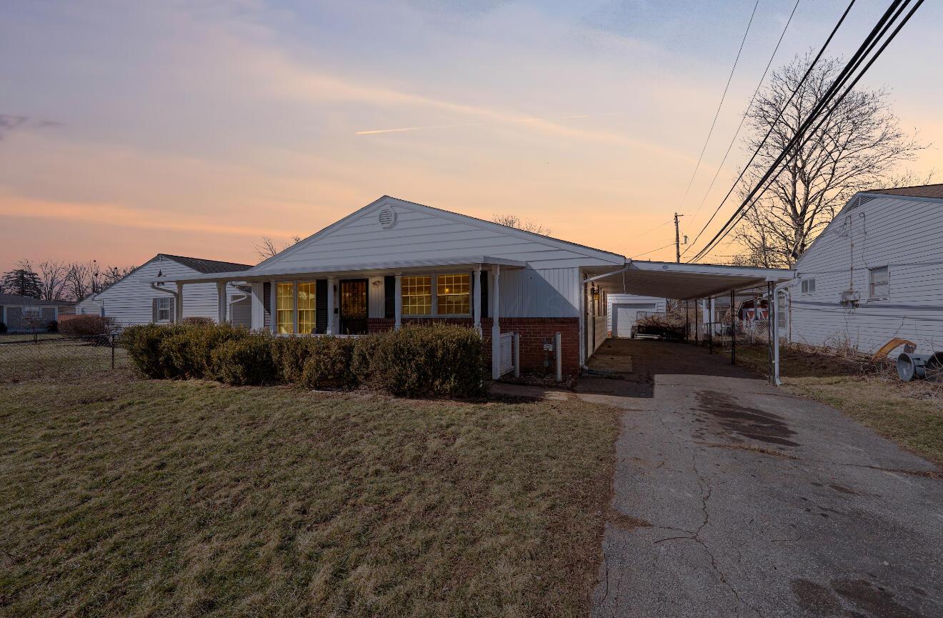 2905 Hillgate Road Columbus, OH 43207 - Photo 4 of 27 IMG_2148