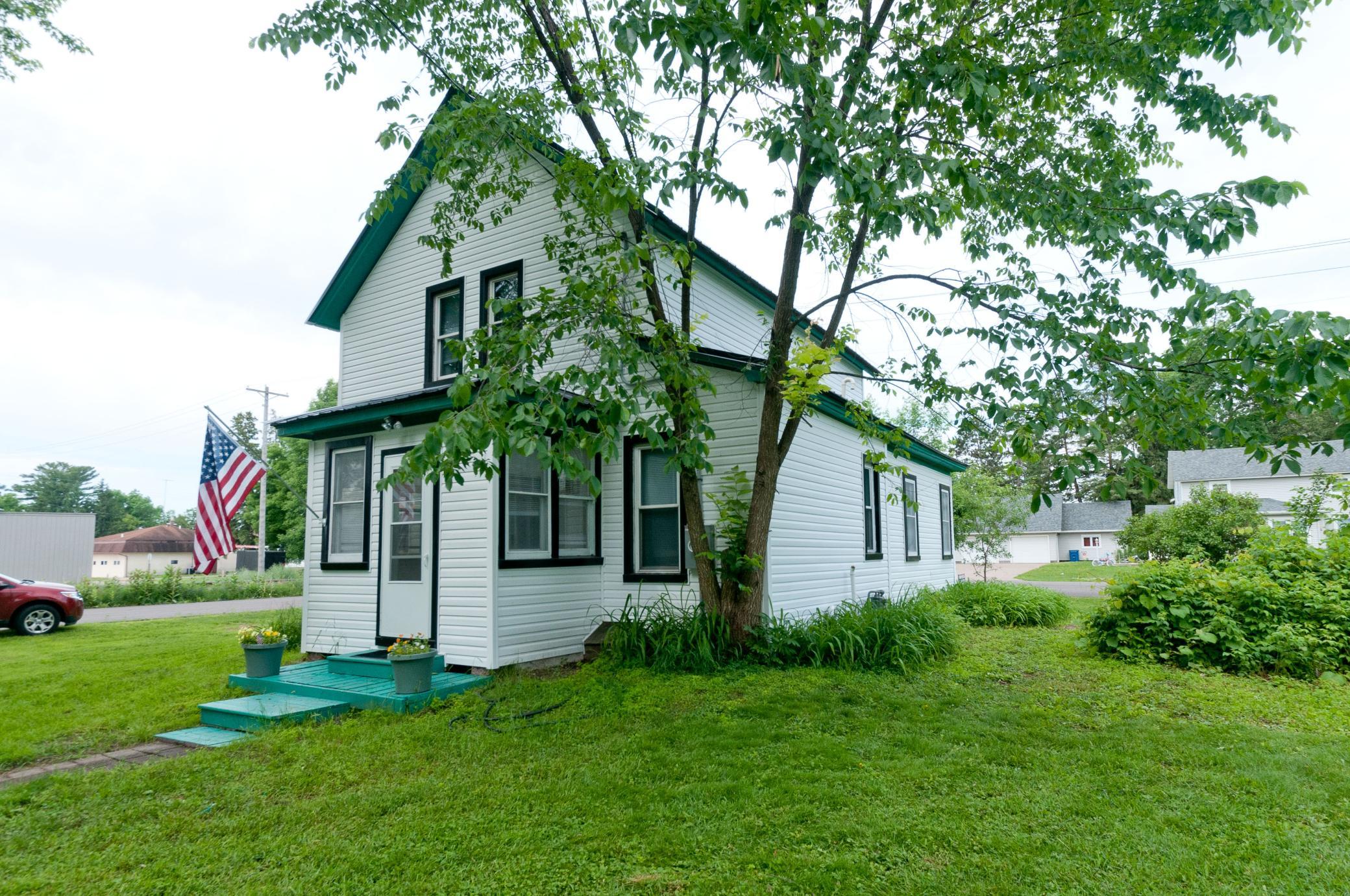 301 10th Street Cameron, WI 54822 - Photo 9 of 34