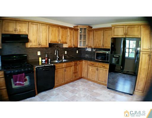 28 Sycamore Road Middlesex, NJ 08846 - Photo 2 of 15 Gallery Image 2