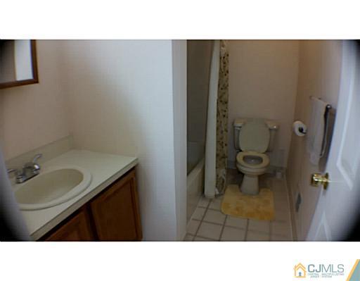 28 Sycamore Road Middlesex, NJ 08846 - Photo 11 of 15 Gallery Image 11