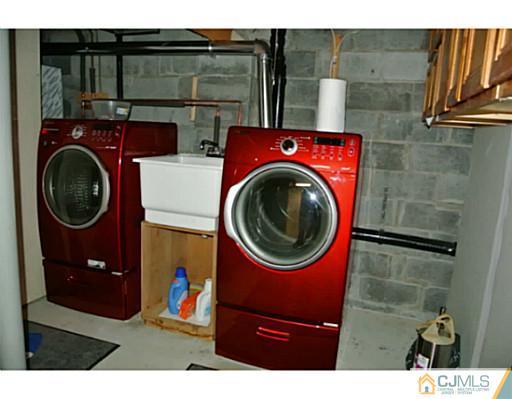 28 Sycamore Road Middlesex, NJ 08846 - Photo 13 of 15 Gallery Image 13
