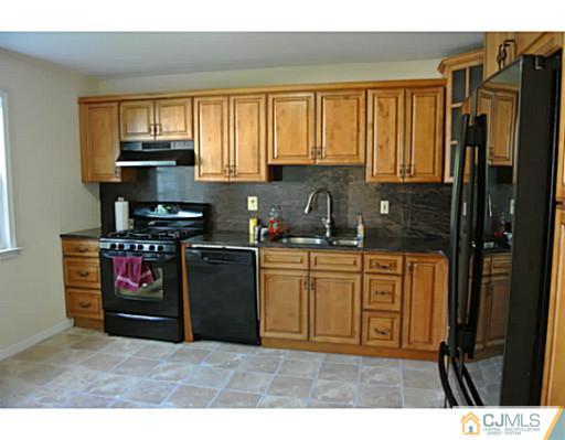 28 Sycamore Road Middlesex, NJ 08846 - Photo 3 of 15 Gallery Image 3