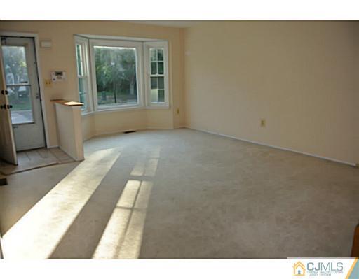 28 Sycamore Road Middlesex, NJ 08846 - Photo 4 of 15 Gallery Image 4