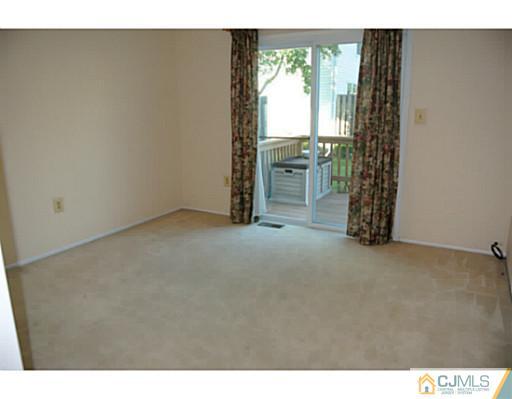 28 Sycamore Road Middlesex, NJ 08846 - Photo 6 of 15 Gallery Image 6