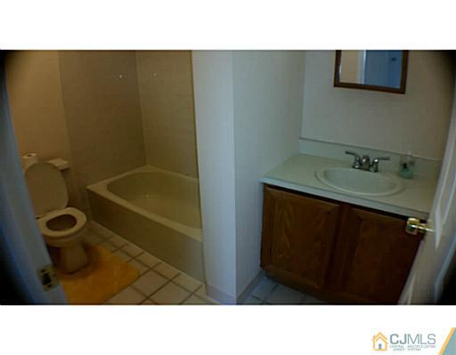 28 Sycamore Road Middlesex, NJ 08846 - Photo 8 of 15 Gallery Image 8