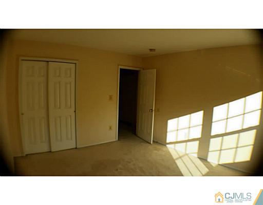 28 Sycamore Road Middlesex, NJ 08846 - Photo 9 of 15 Gallery Image 9