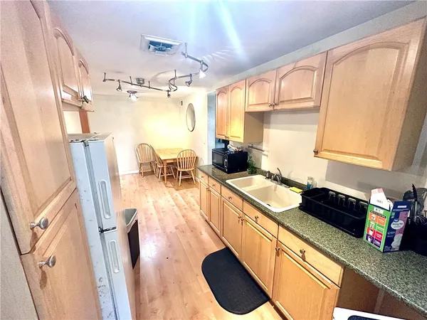 $2,250 | 42 Broadway, Newport, RI 02840