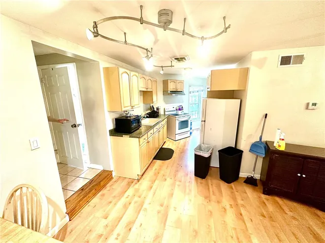 $2,250 | 42 Broadway, Newport, RI 02840