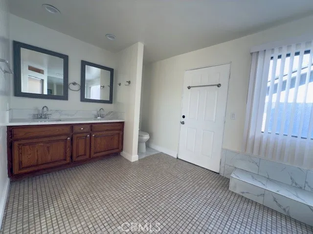 $4,800 | 11423 216th Street, Lakewood, CA 90715