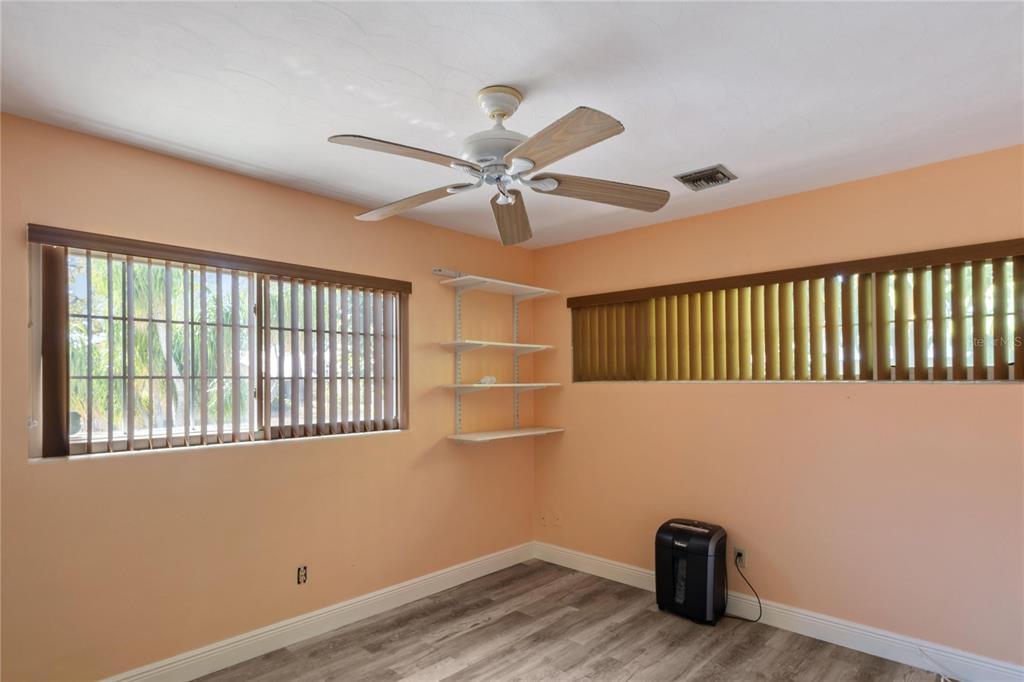 820 3rd Avenue Southwest Largo, FL 33770 - Photo 14 of 25 a view of an empty room with a window