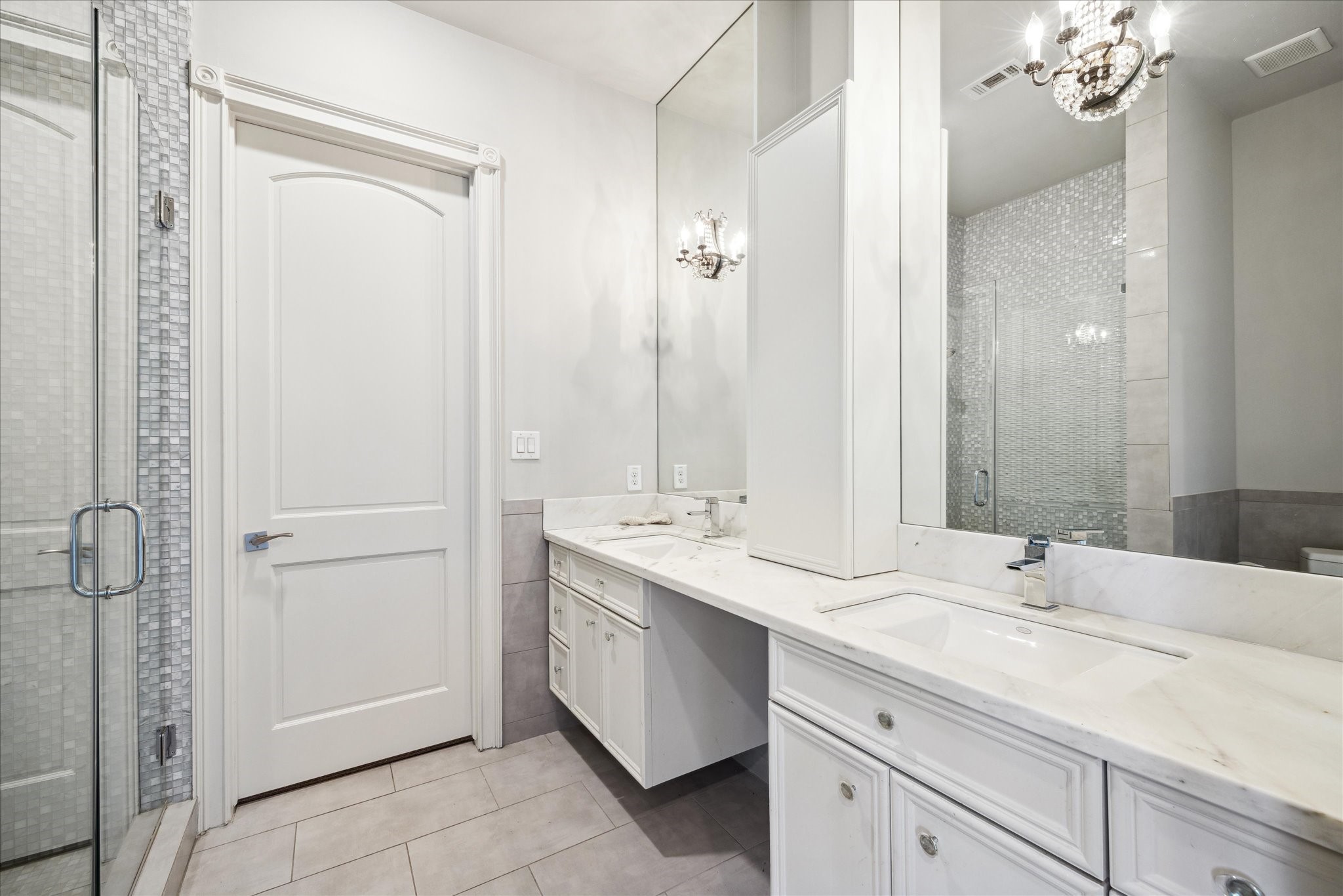2247 Bartlett Street Houston, TX 77098 - Photo 41 of 50 Another SECONDARY BATH