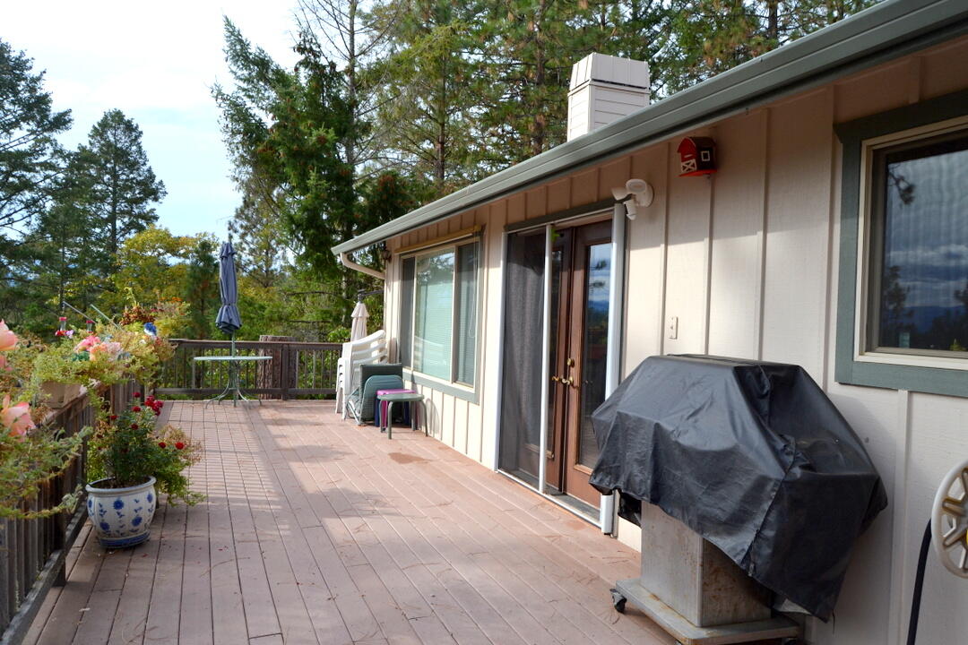 222 Guth Road Grants Pass, OR 97526 - Photo 37 of 48 DSC_3400