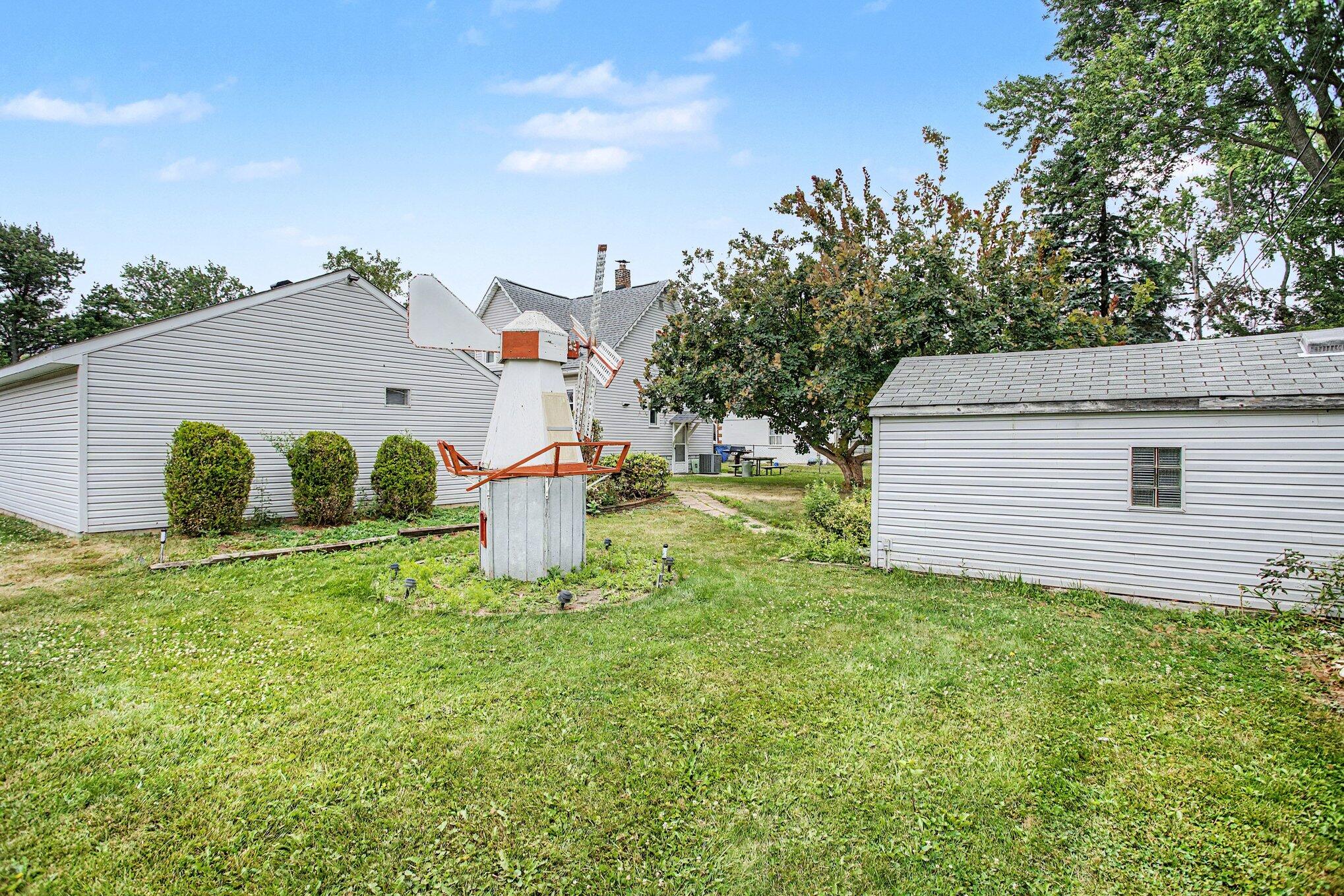2901 Hartline Drive Rochester, MI 48309 - Photo 28 of 31 026_file_1225