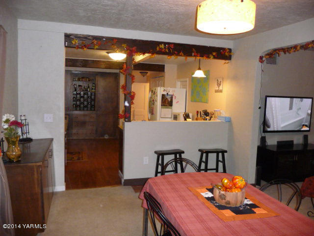 240 Elliott Road Cowiche, WA 98923 - Photo 14 of 50 a view of a dining room with furniture
