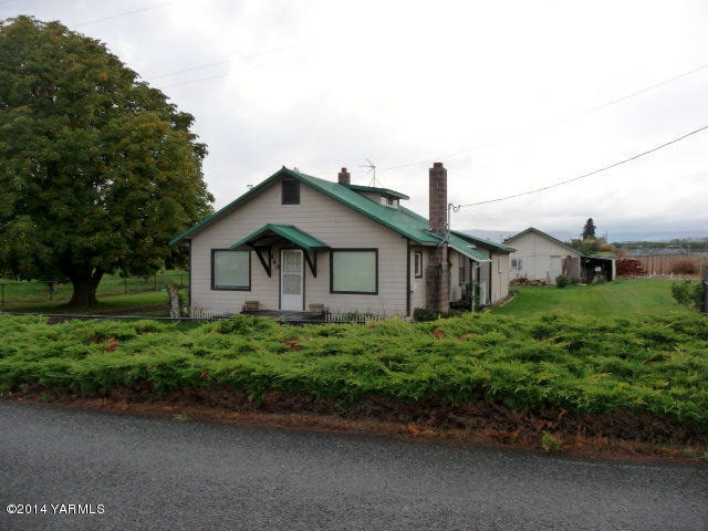 240 Elliott Road Cowiche, WA 98923 - Photo 3 of 50 a view of a house with a street