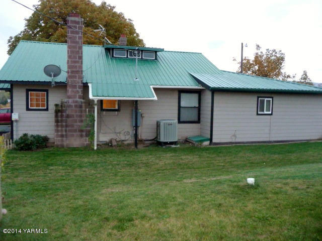 240 Elliott Road Cowiche, WA 98923 - Photo 50 of 50 a view of a house with a backyard