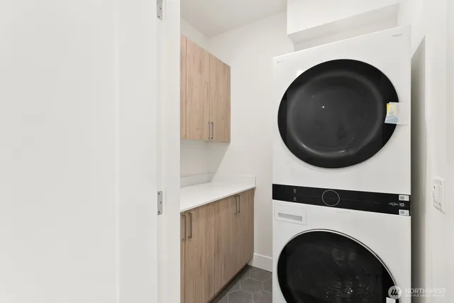 $3,295 | 117 Wells Avenue South, Unit B, Renton, WA 98057