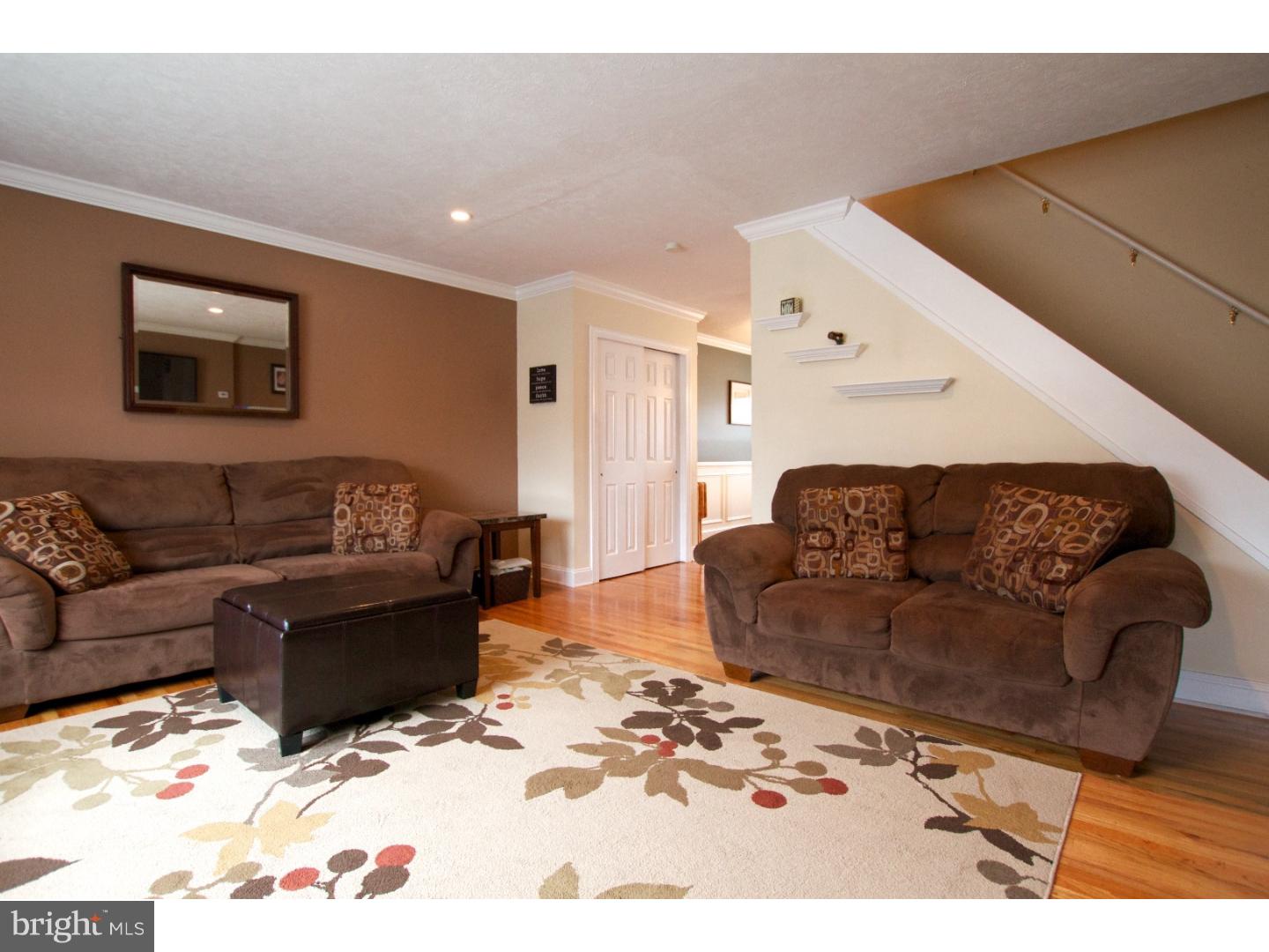 12333 Wyndom Road Philadelphia, PA 19154 - Photo 3 of 21 Living Room