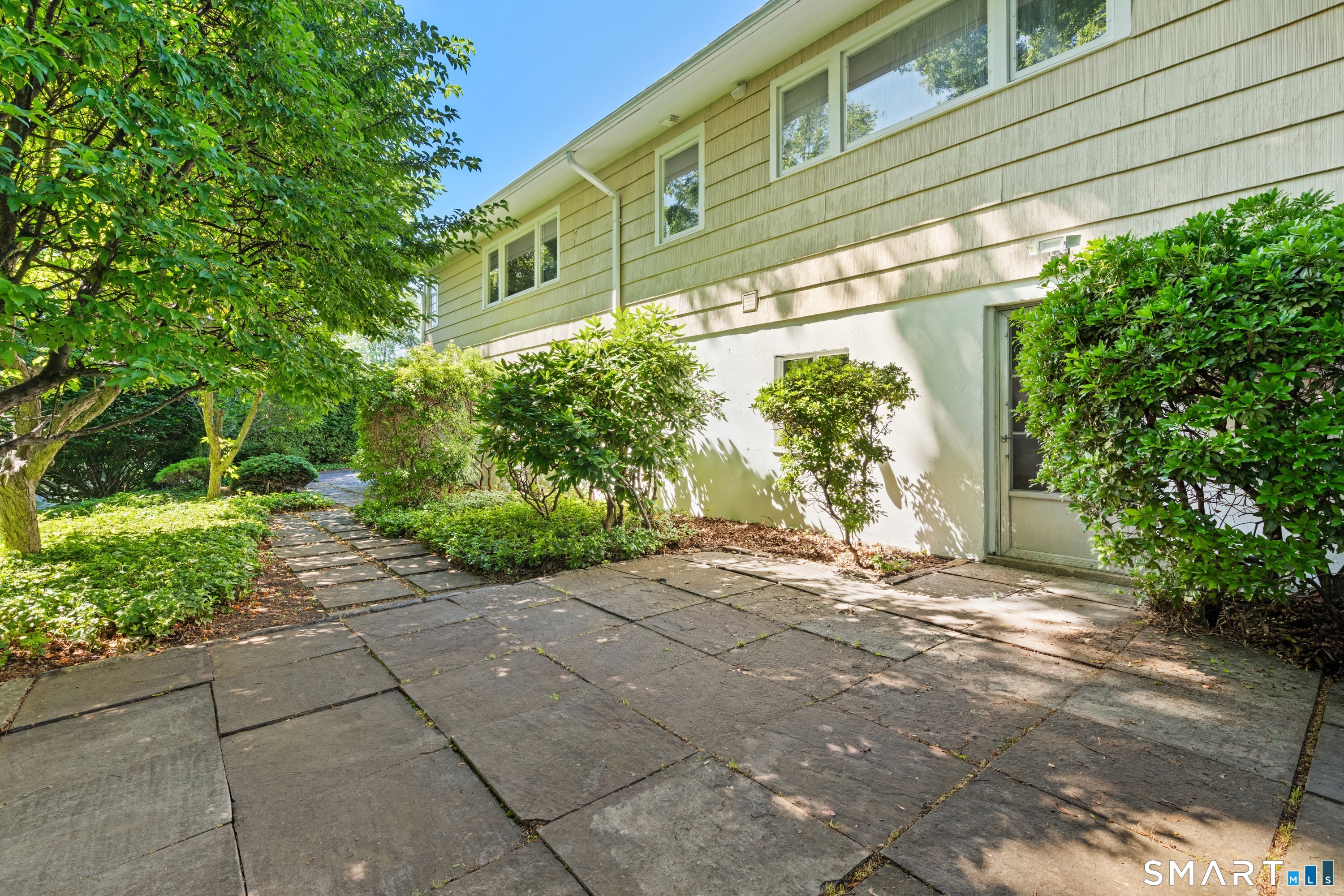 65 Bailey Road Fairfield, CT 06825 - Photo 4 of 36
