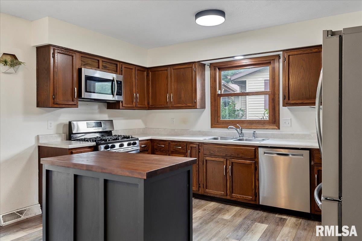 63 Camelot Drive Rochester, IL 62563 - Photo 14 of 28