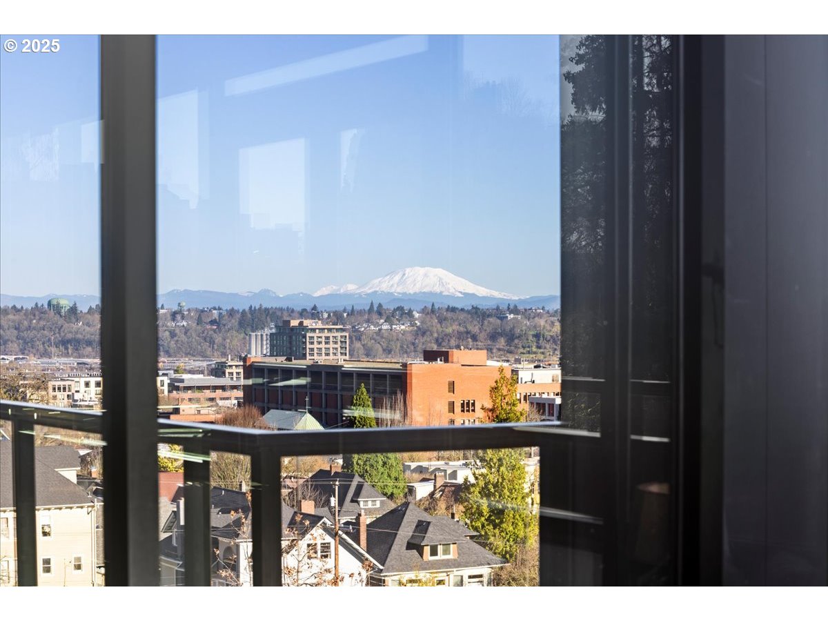 2436 Northwest Westover Road, Unit 400 Portland, OR 97210 - Photo 13 of 32 Gallery Image 13