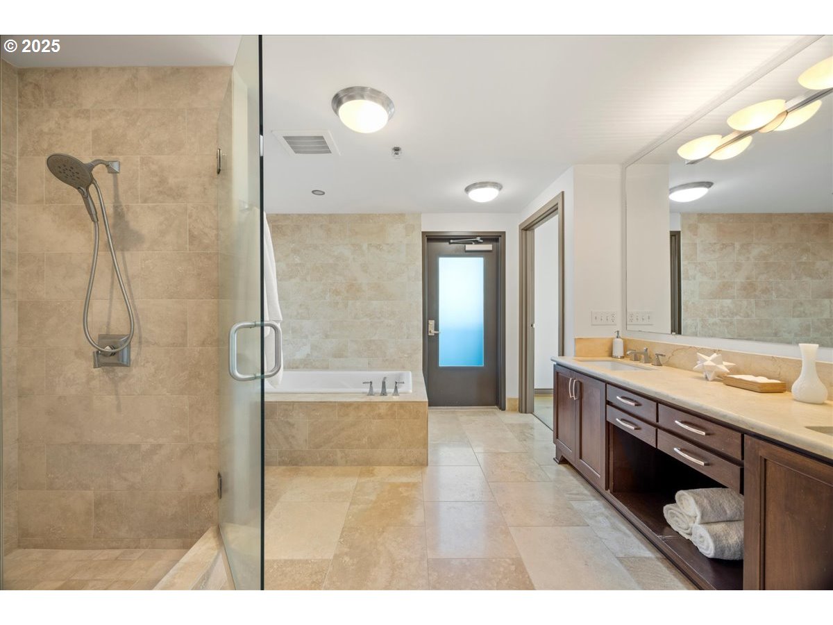 2436 Northwest Westover Road, Unit 400 Portland, OR 97210 - Photo 20 of 32 Gallery Image 20