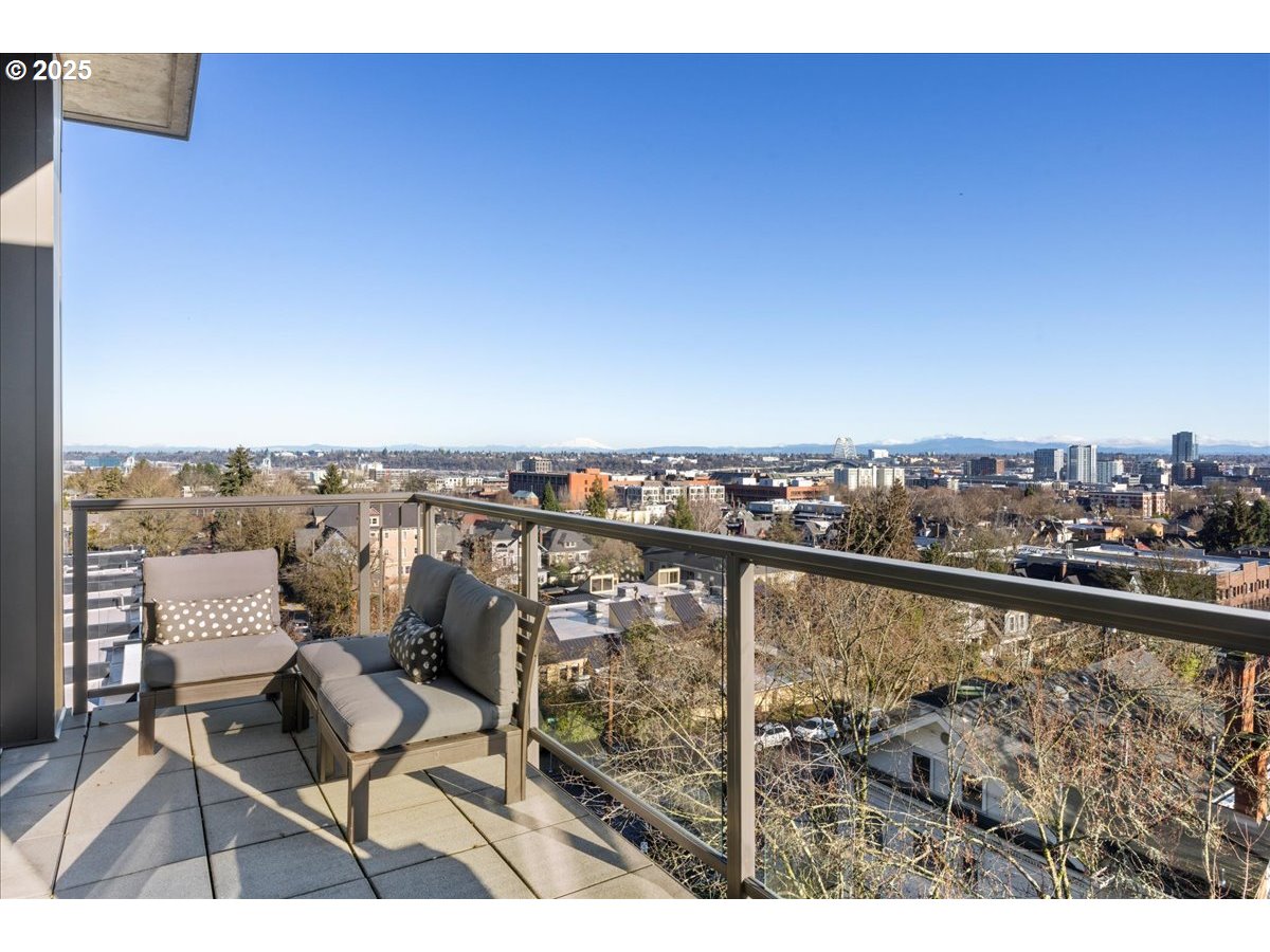 2436 Northwest Westover Road, Unit 400 Portland, OR 97210 - Photo 26 of 32 Gallery Image 26