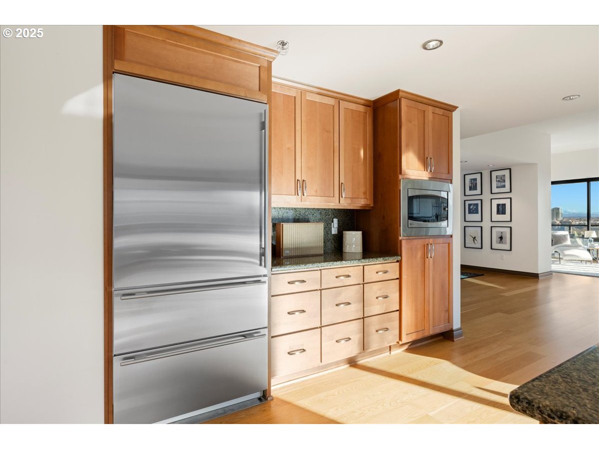 2436 Northwest Westover Road, Unit 400 Portland, OR 97210 - Photo 7 of 32 Gallery Image 7