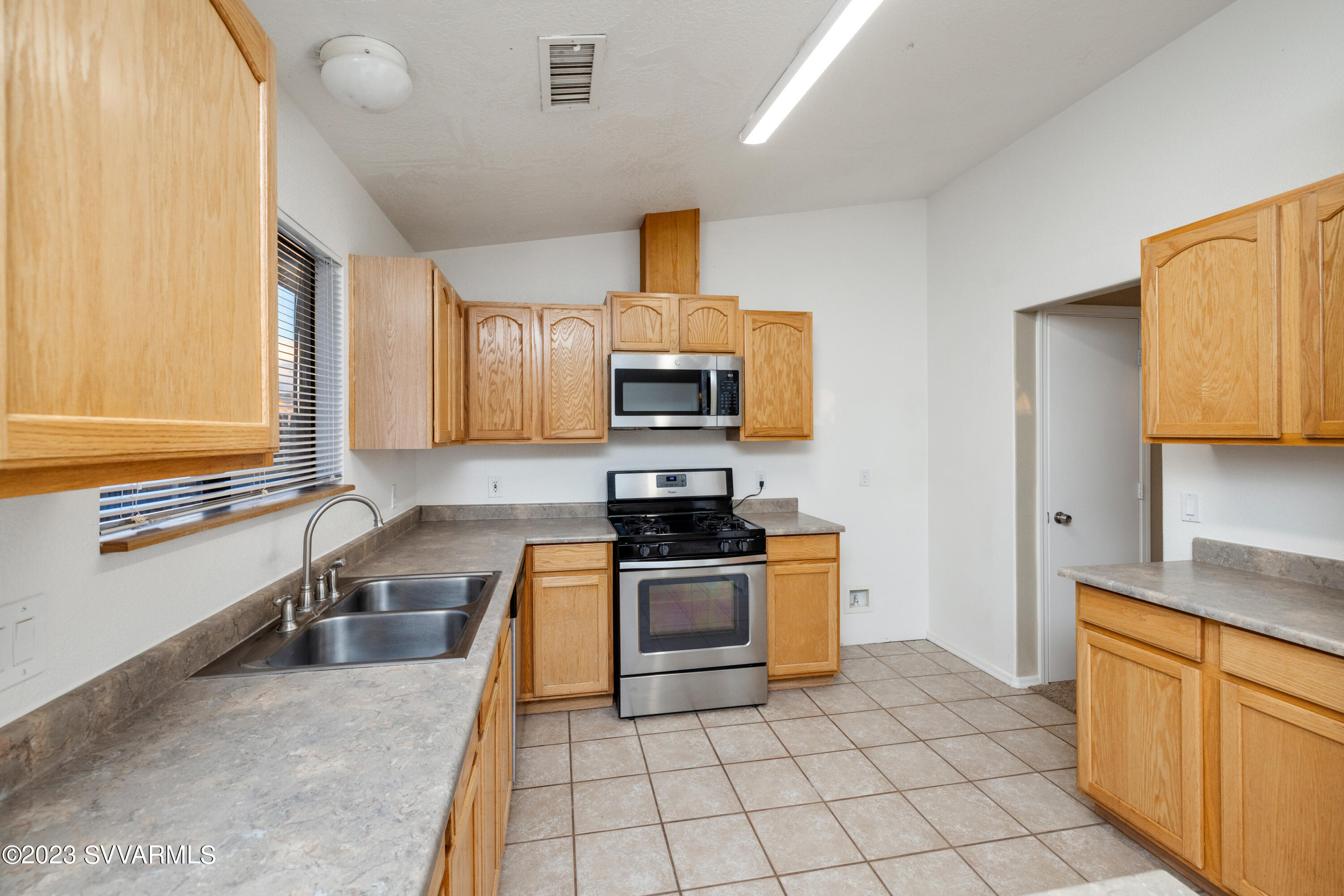 4610 East Steven Rimrock, AZ 86335 - Photo 6 of 20 10-Kitchen
