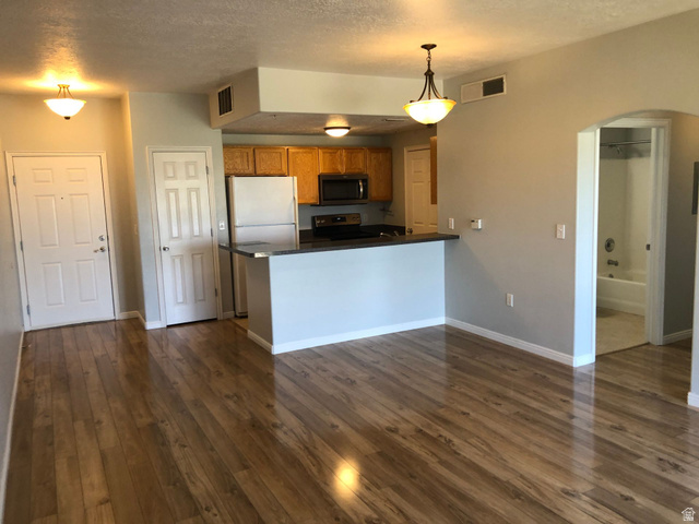 165 Albion Village Way, Unit 403 Sandy, UT 84070 - Photo 3 of 8