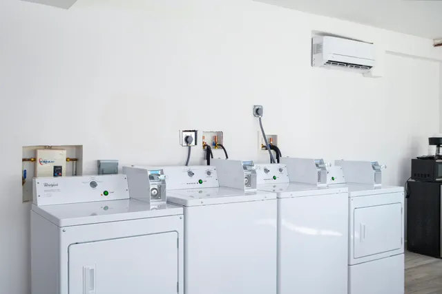 $1,700 | 1020 North Riverside Drive, Unit 2, Pompano Beach, FL 33062