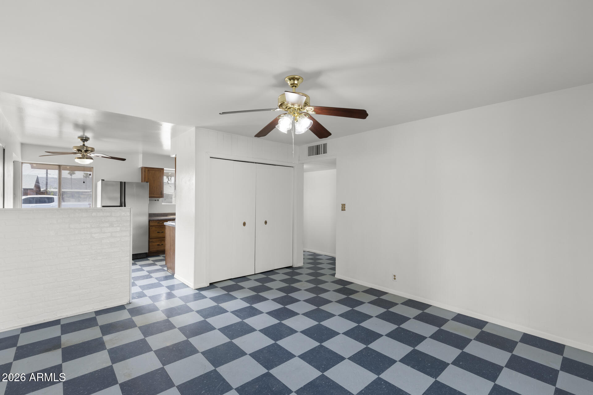 2242 East Chipman Road Phoenix, AZ 85040 - Photo 4 of 25 MAIN