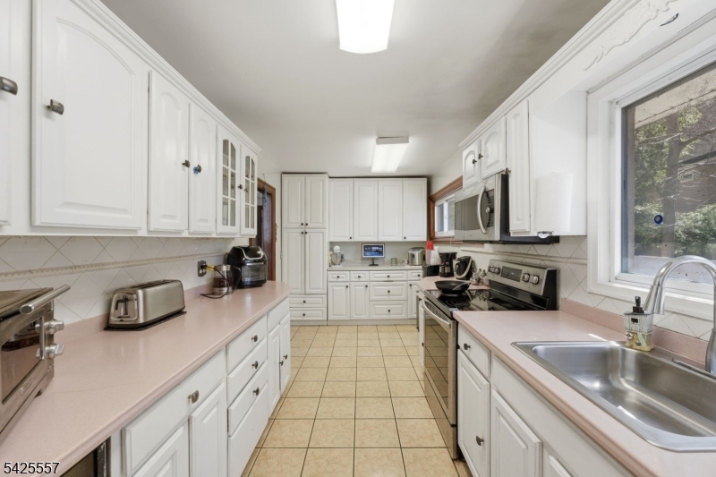 6 Oneida Avenue Hopatcong, NJ 07843 - Photo 16 of 42