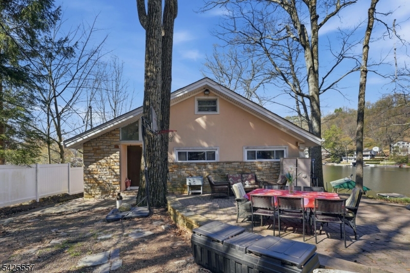 6 Oneida Avenue Hopatcong, NJ 07843 - Photo 3 of 42