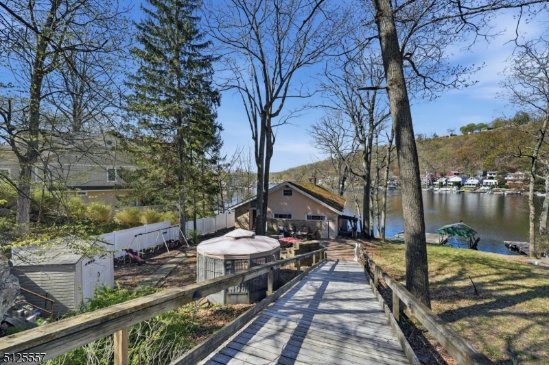 6 Oneida Avenue Hopatcong, NJ 07843 - Photo 4 of 42