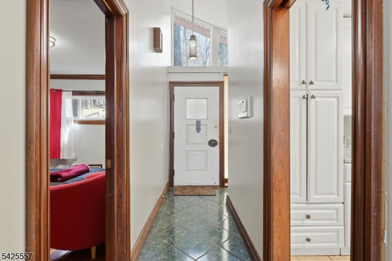 6 Oneida Avenue Hopatcong, NJ 07843 - Photo 10 of 42