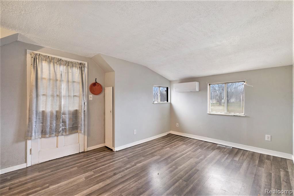 4138 Lapeer Road Burton, MI 48509 - Photo 25 of 41 Gallery Image 25
