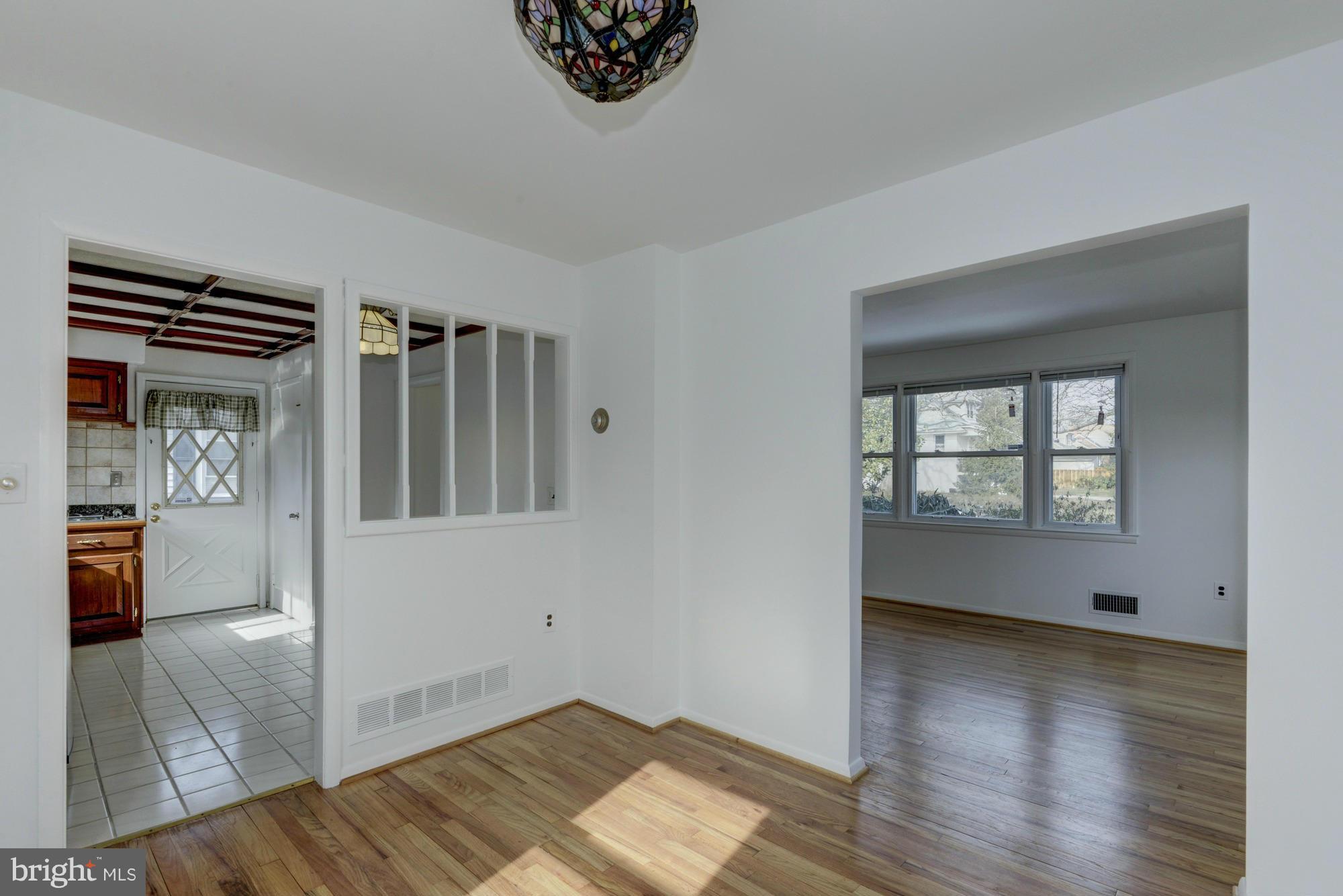 905 Arran Road Baltimore, MD 21239 - Photo 11 of 30 Circular flow on first floor