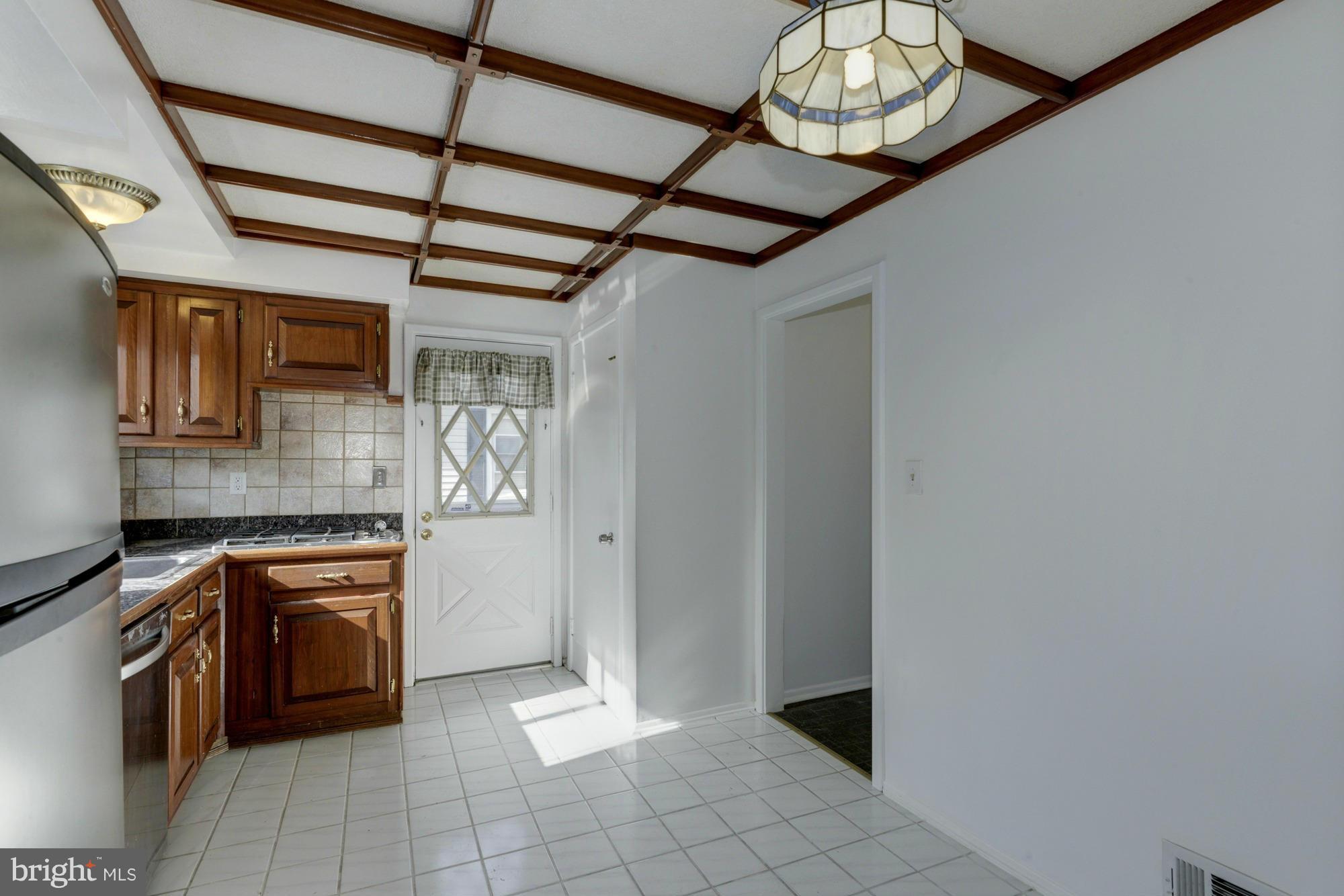 905 Arran Road Baltimore, MD 21239 - Photo 17 of 30 Kitchen