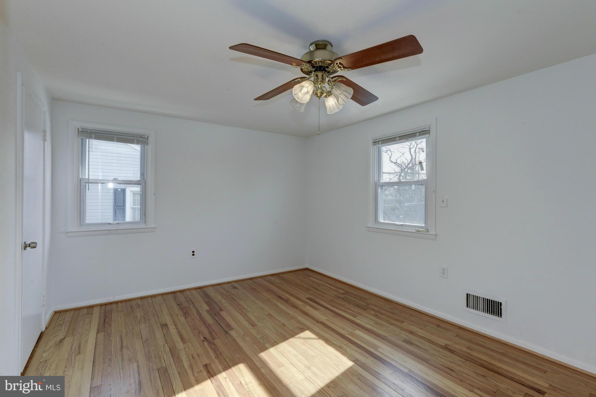 905 Arran Road Baltimore, MD 21239 - Photo 18 of 30 Master bedroom with entrance to hall bath