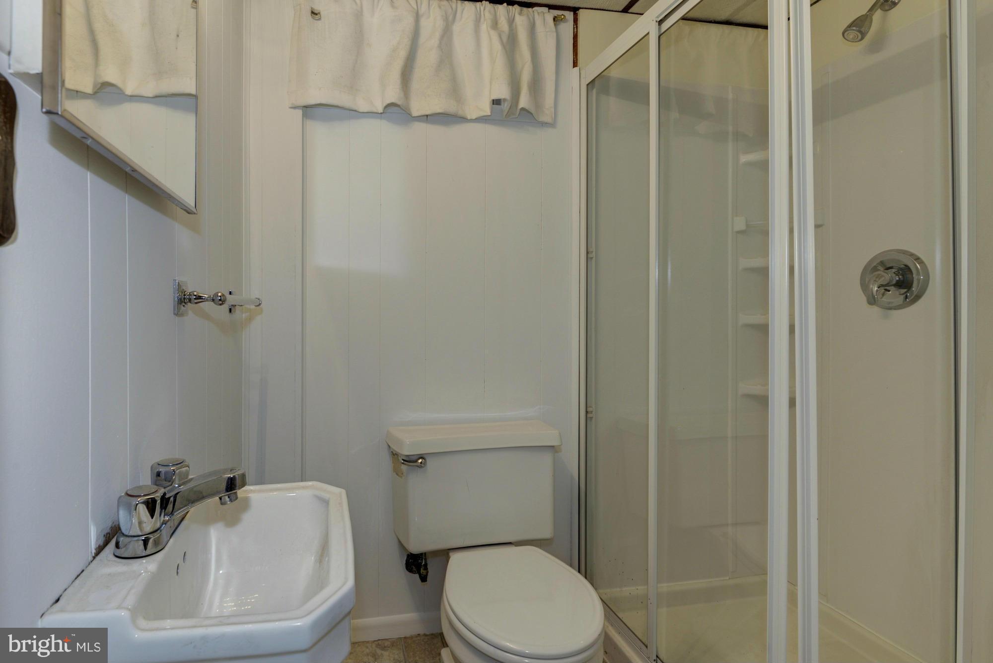 905 Arran Road Baltimore, MD 21239 - Photo 28 of 30 Second full bath