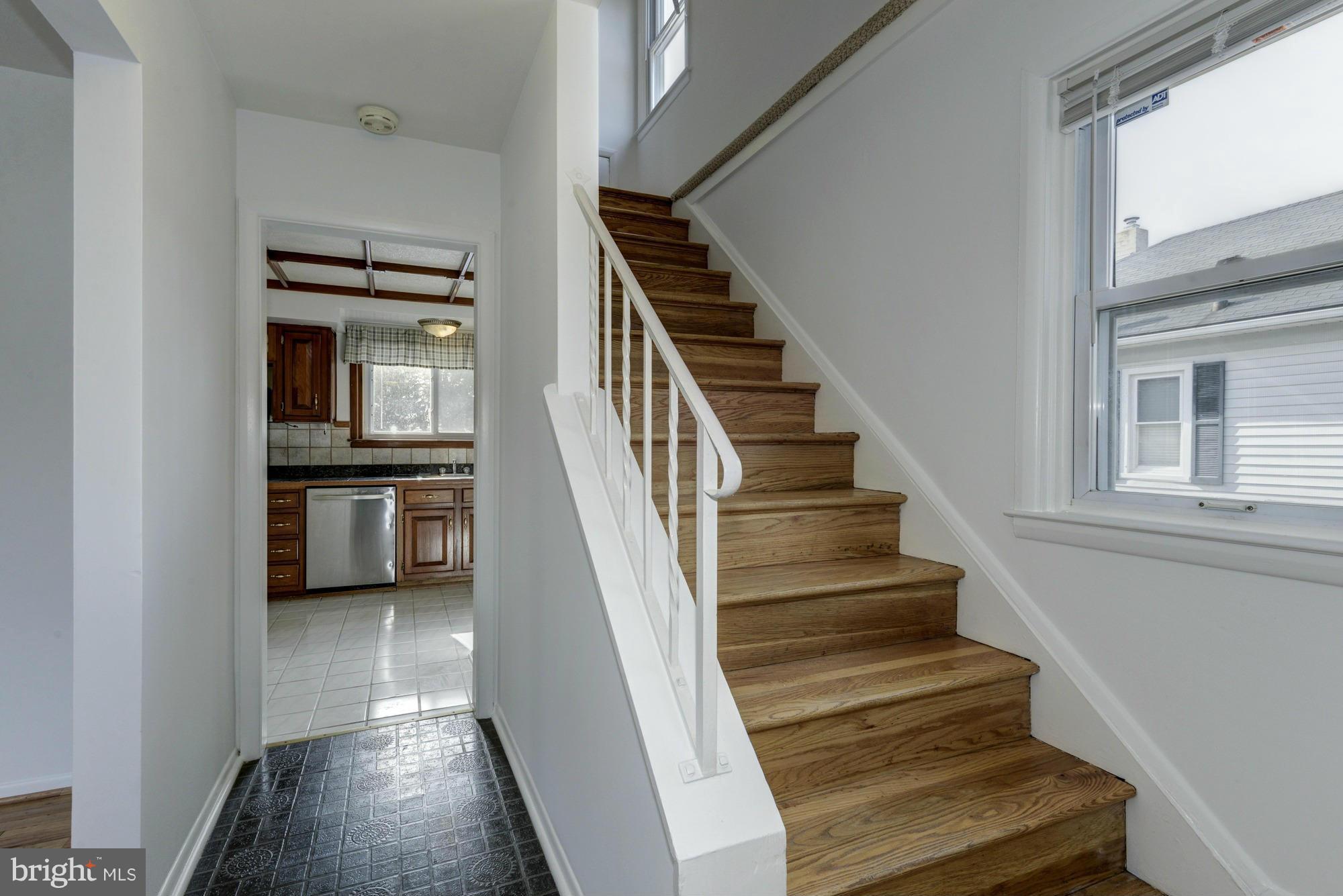 905 Arran Road Baltimore, MD 21239 - Photo 4 of 30 Entry foyer and center hall